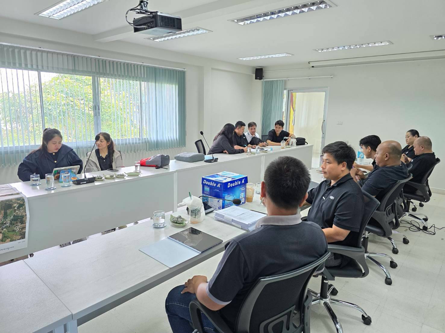 title - ปฏิรูปที่ดินจังหวัดเพชรบุรี พร้อมด้วย เจ้าหน้าที่ ส.ป.ก.เพชรบุรี ประชุมสรุปผลการติดตามแนวทางการแก้ไขปัญหาโครงการแก้ไขปัญหาที่ดินทำกินของเกษตรกรสภาประชาชน 4 ภาค ร่วมกับเจ้าหน้าที่ 3 สำนักของสำนักงานการปฏิรูปที่ดินเพื่ือเกษตรกรรม ได้แก่ สำนักกฎหมาย สำนักจัดการปฏิรูปที่ดิน และสำนักจัดการแผนที่และสารบบที่ดิน